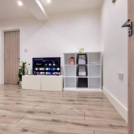 לונדון Brand New Flat Close To Turnpike Lane Tube Station מראה חיצוני תמונה