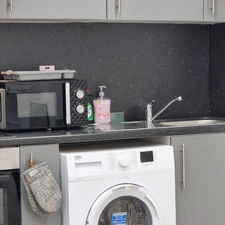 לונדון Brand New Flat Close To Turnpike Lane Tube Station מראה חיצוני תמונה