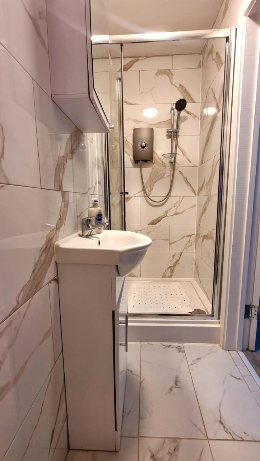 לונדון Brand New Flat Close To Turnpike Lane Tube Station מראה חיצוני תמונה