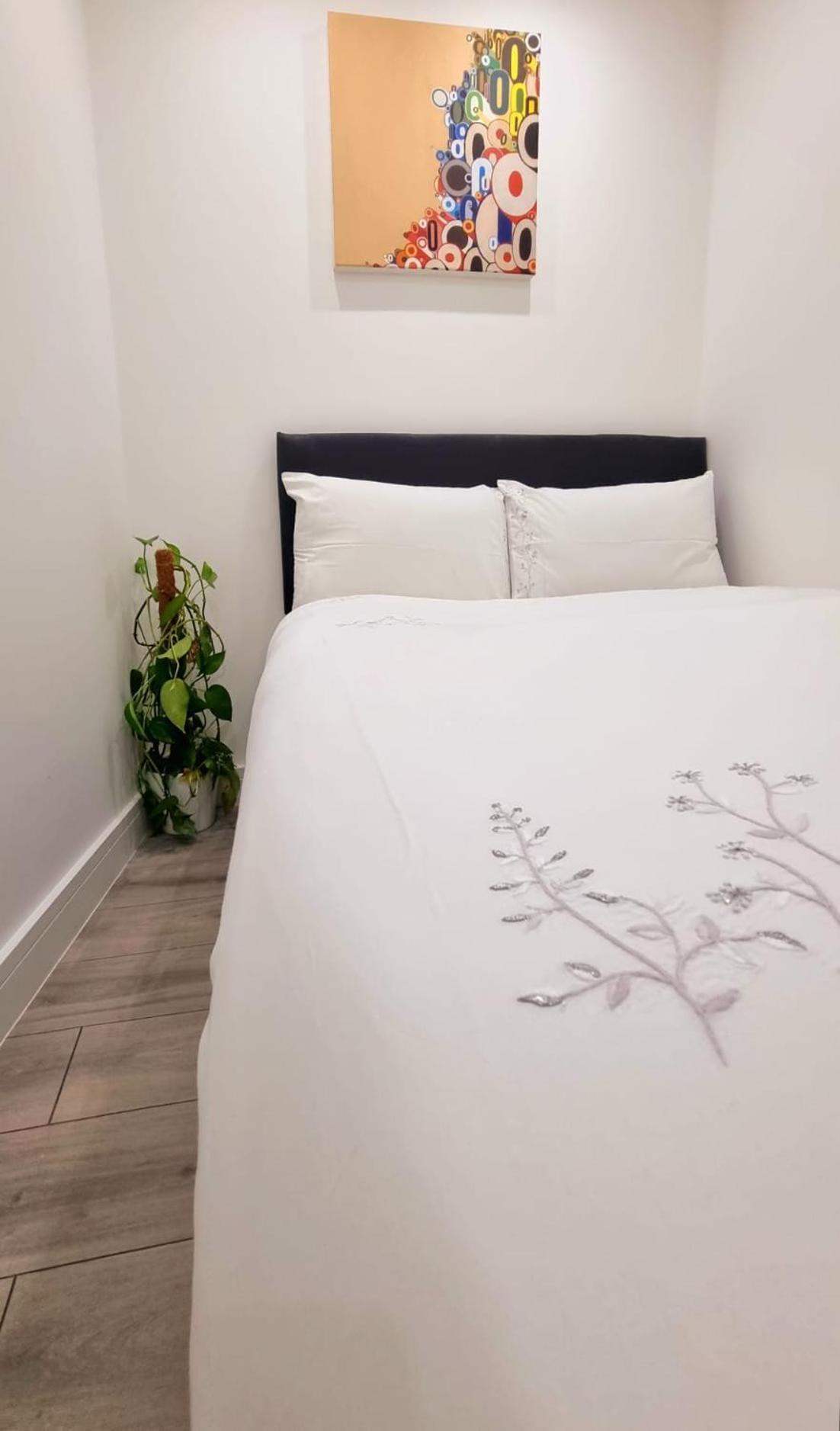 לונדון Brand New Flat Close To Turnpike Lane Tube Station מראה חיצוני תמונה