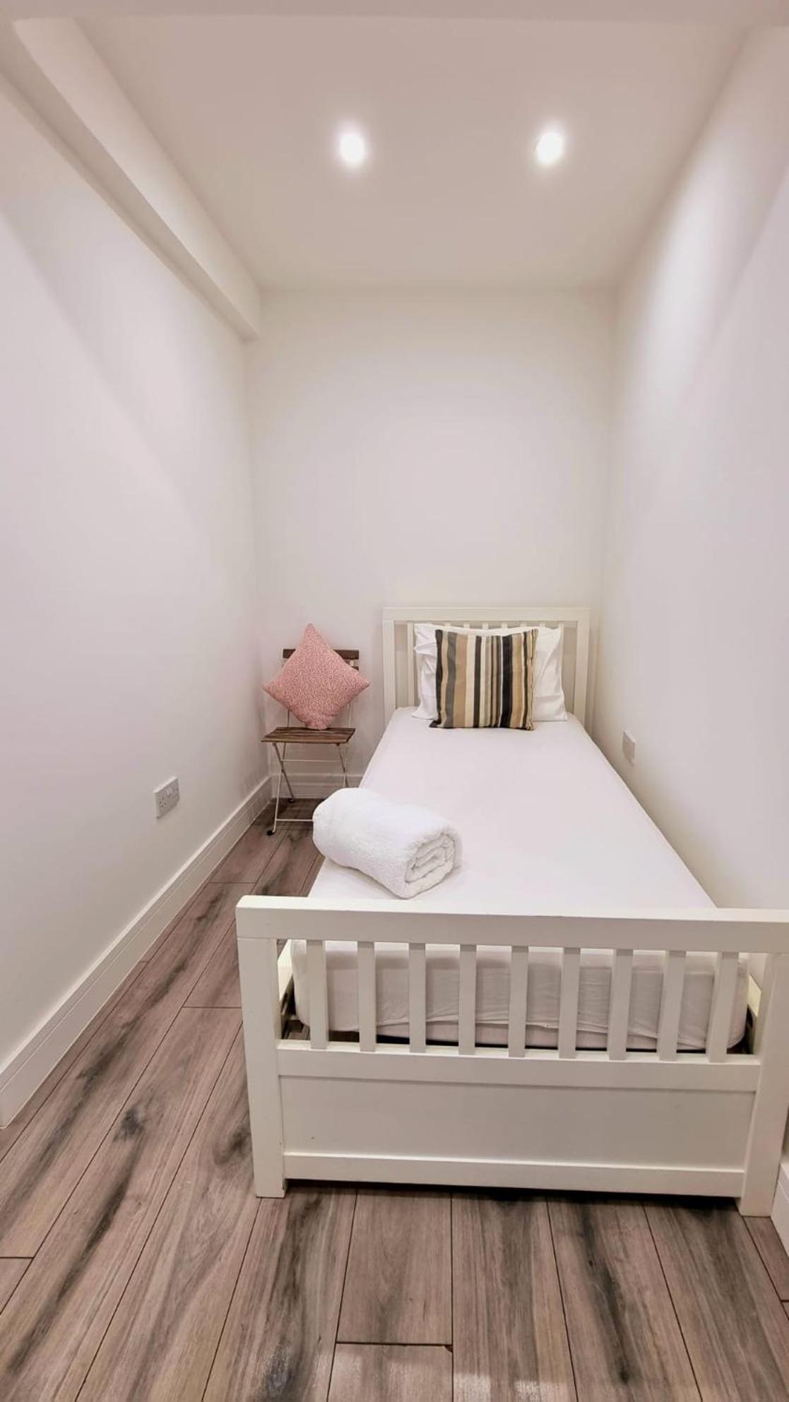 לונדון Brand New Flat Close To Turnpike Lane Tube Station מראה חיצוני תמונה