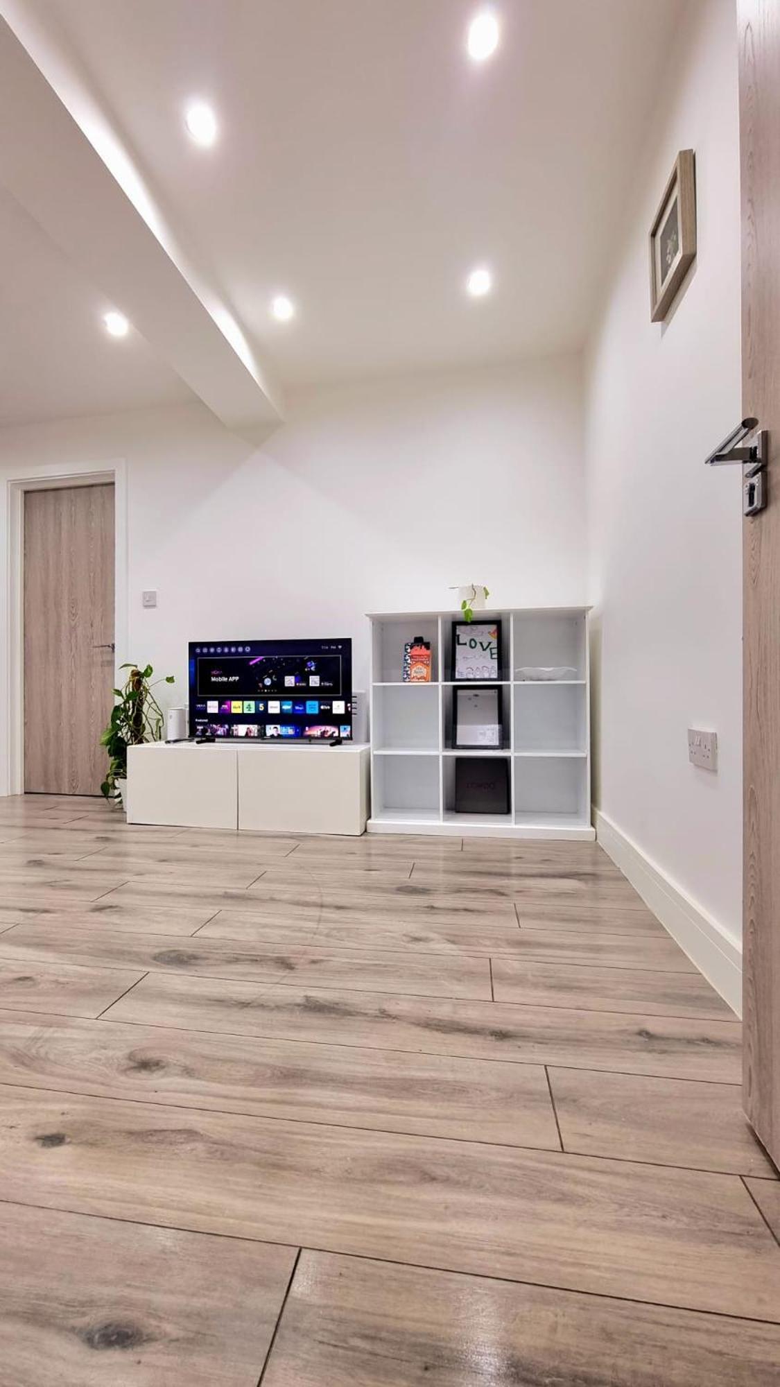 לונדון Brand New Flat Close To Turnpike Lane Tube Station מראה חיצוני תמונה