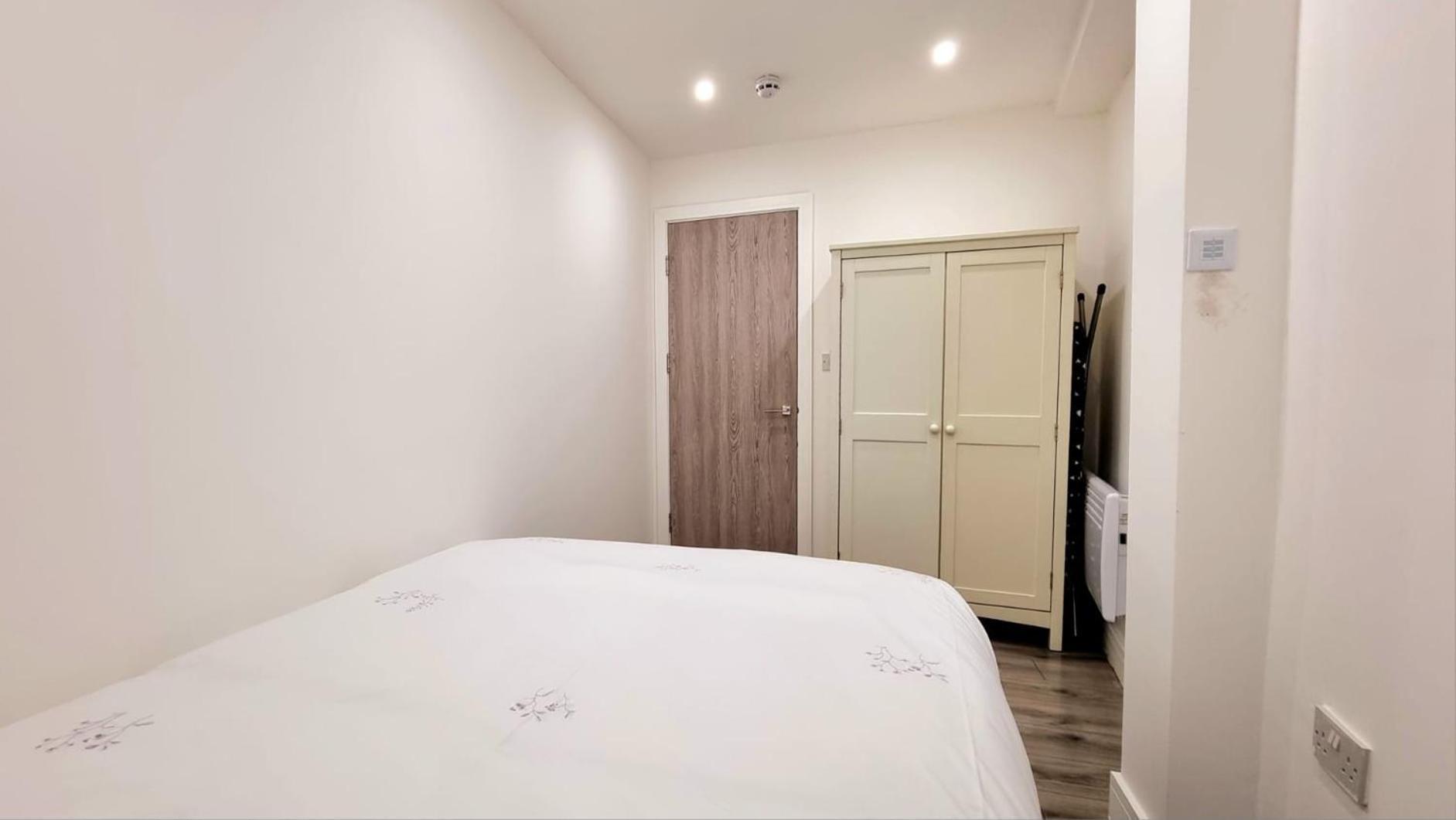 לונדון Brand New Flat Close To Turnpike Lane Tube Station מראה חיצוני תמונה